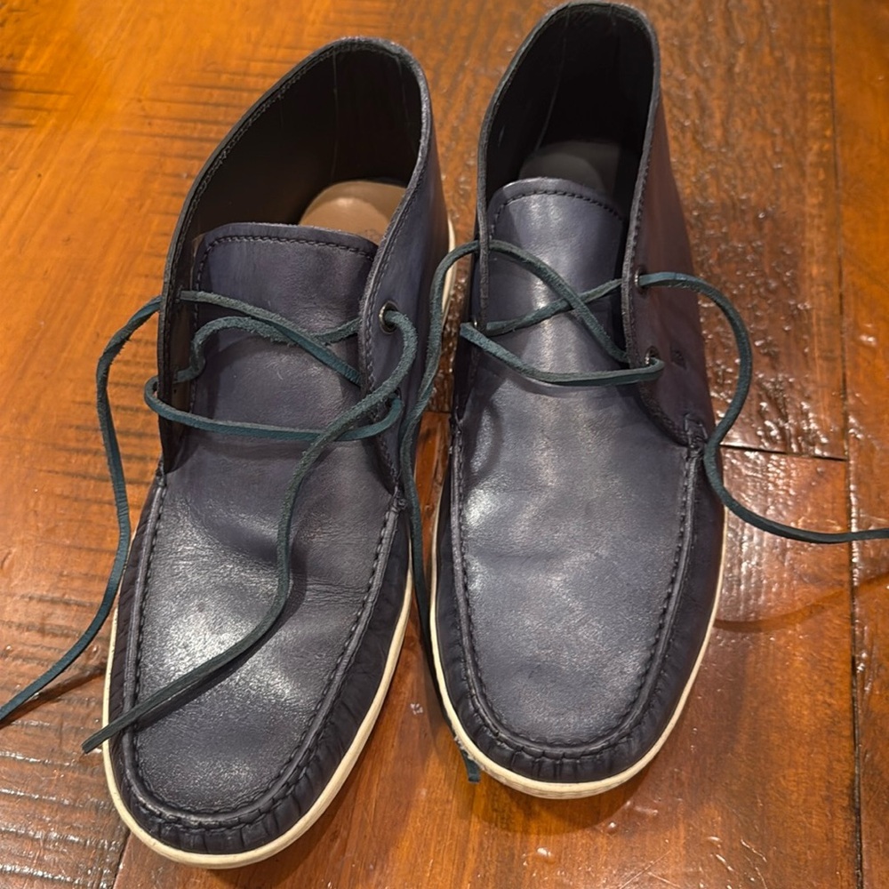 TODS men’s boat/loafer shoe!